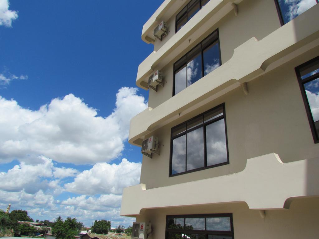 FQ Hotel Limited Daressalam Exterior foto