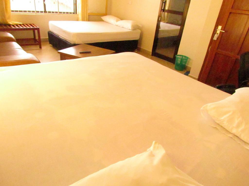 FQ Hotel Limited Daressalam Zimmer foto