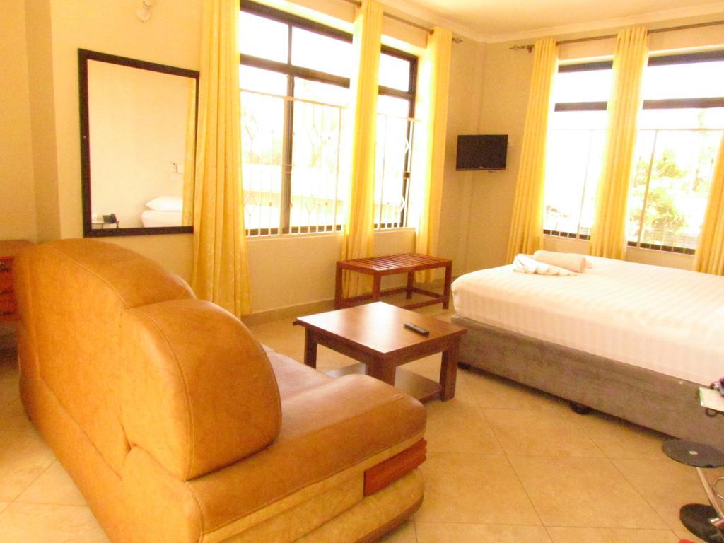 FQ Hotel Limited Daressalam Exterior foto