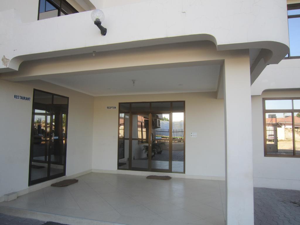 FQ Hotel Limited Daressalam Exterior foto