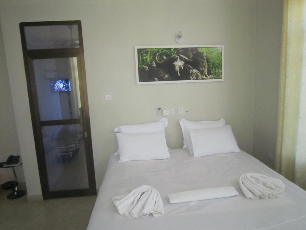 FQ Hotel Limited Daressalam Exterior foto