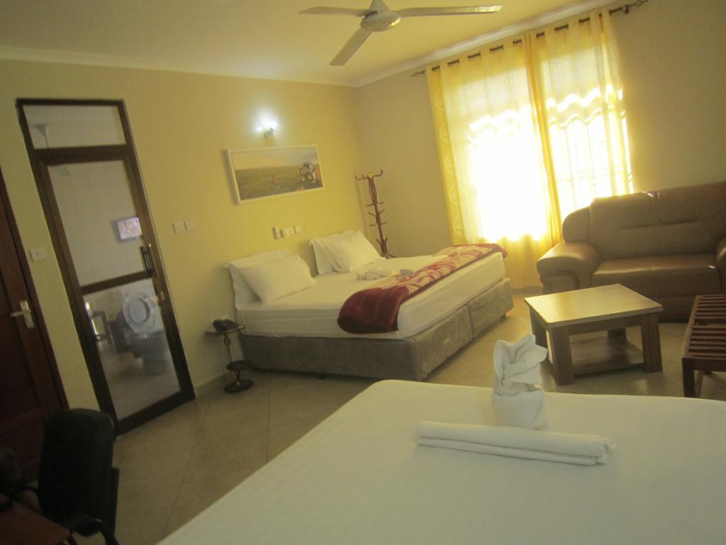 FQ Hotel Limited Daressalam Exterior foto