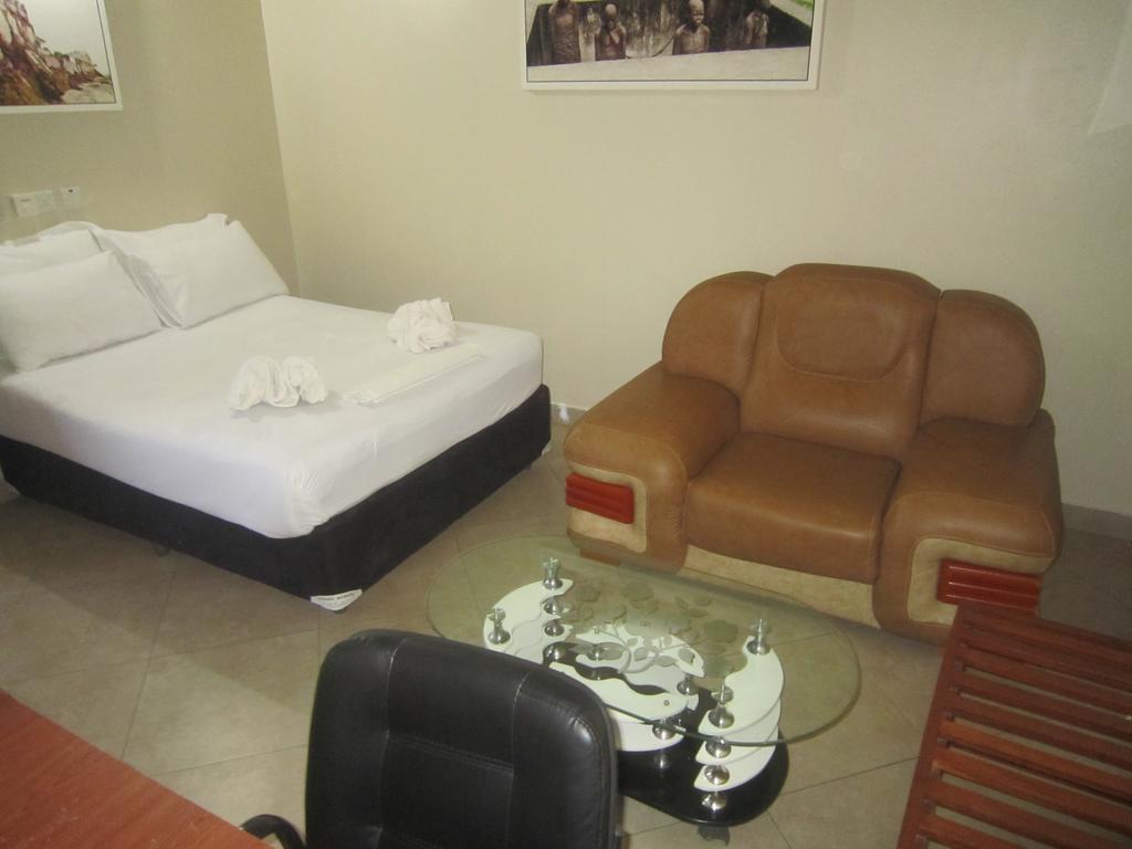 FQ Hotel Limited Daressalam Exterior foto